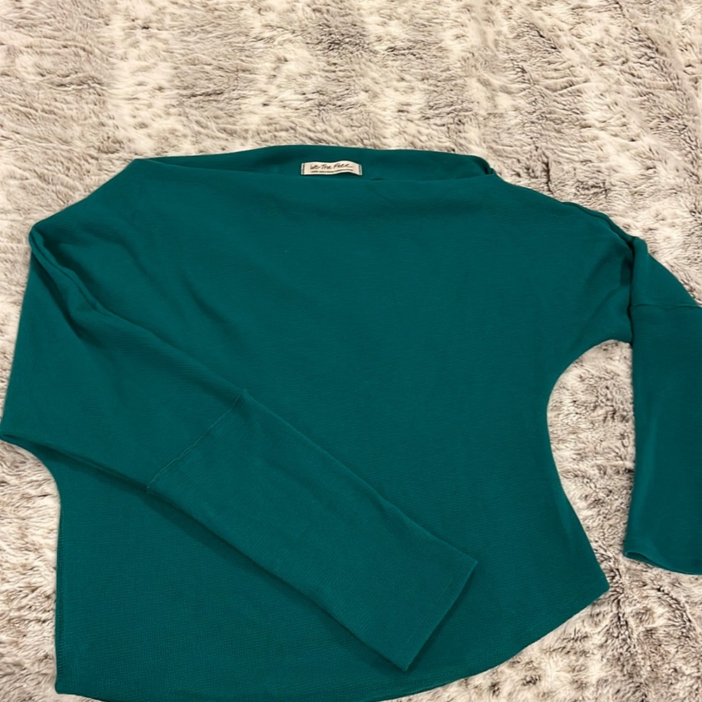 Tilt to the shoulder teal, long sleeves Free People thermal with scoop bottom 🫶
